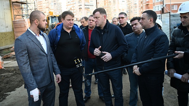 Евгений Наумов проверил ход строительства школы на 825 мест