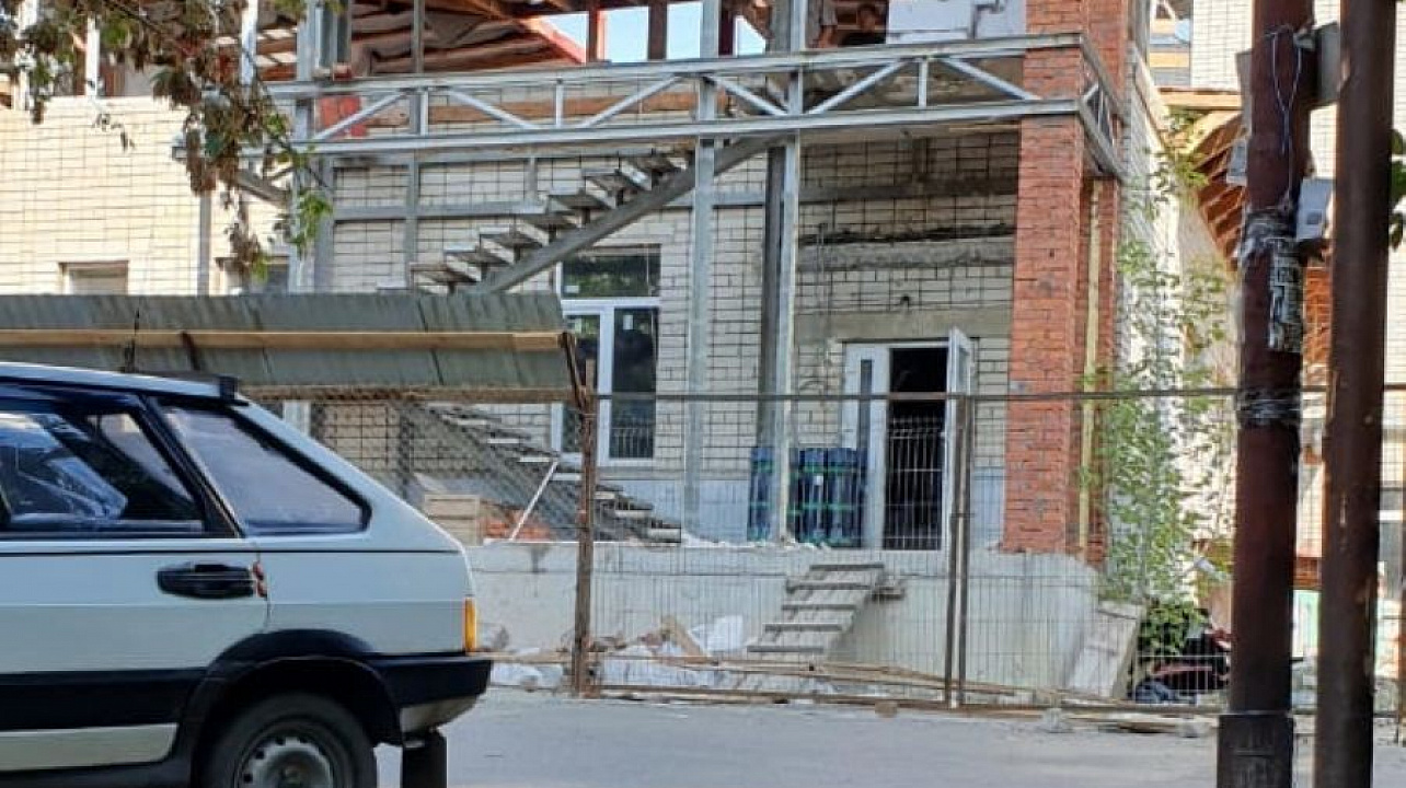 В Краснодаре сносят незаконные объекты по пяти адресам