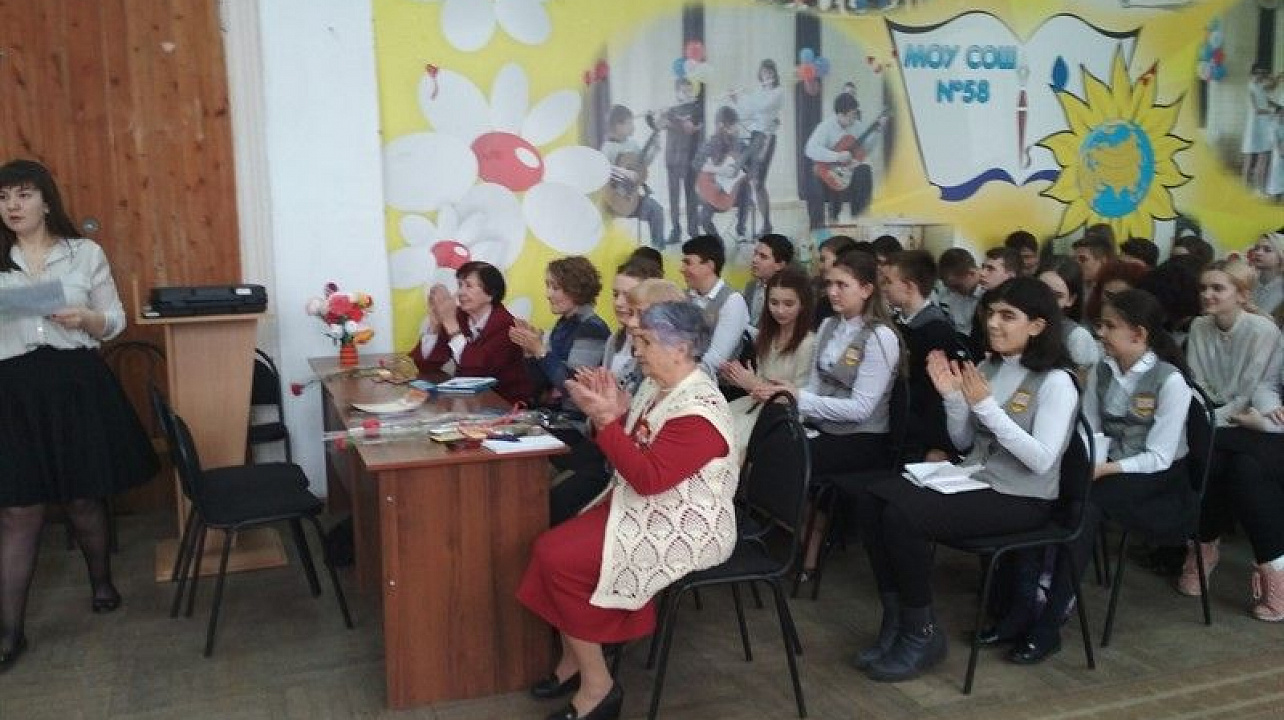 Члены Совета ветеранов побывали в жюри школьного конкурса чтецов «Мы о войне стихами говорим...».jpg