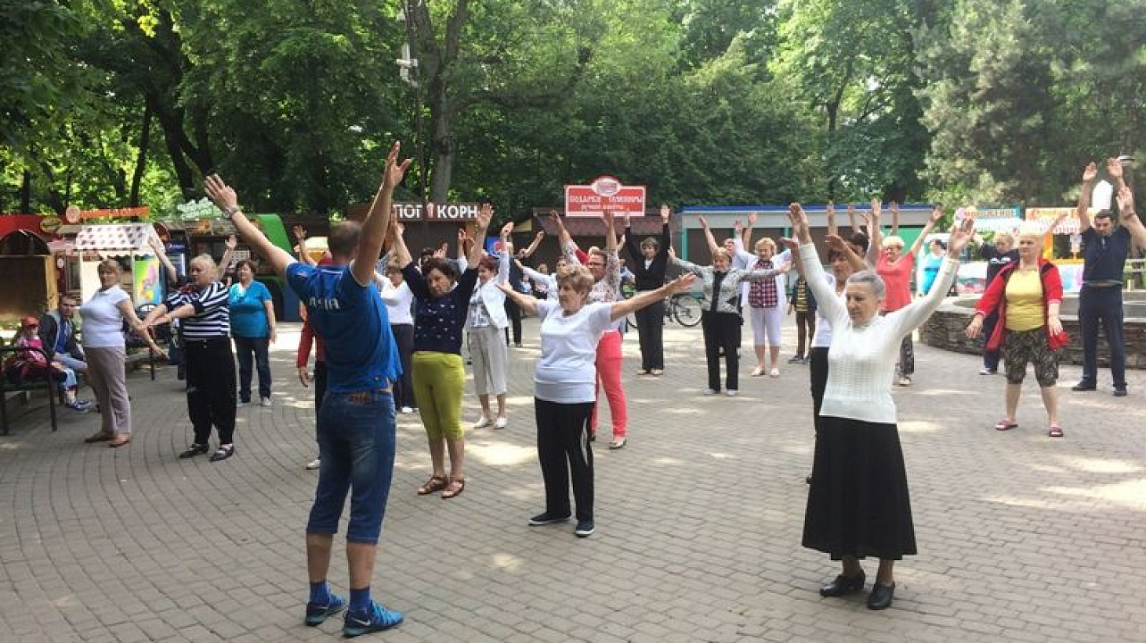 В Центральном округе прошла зарядка для всех желающих