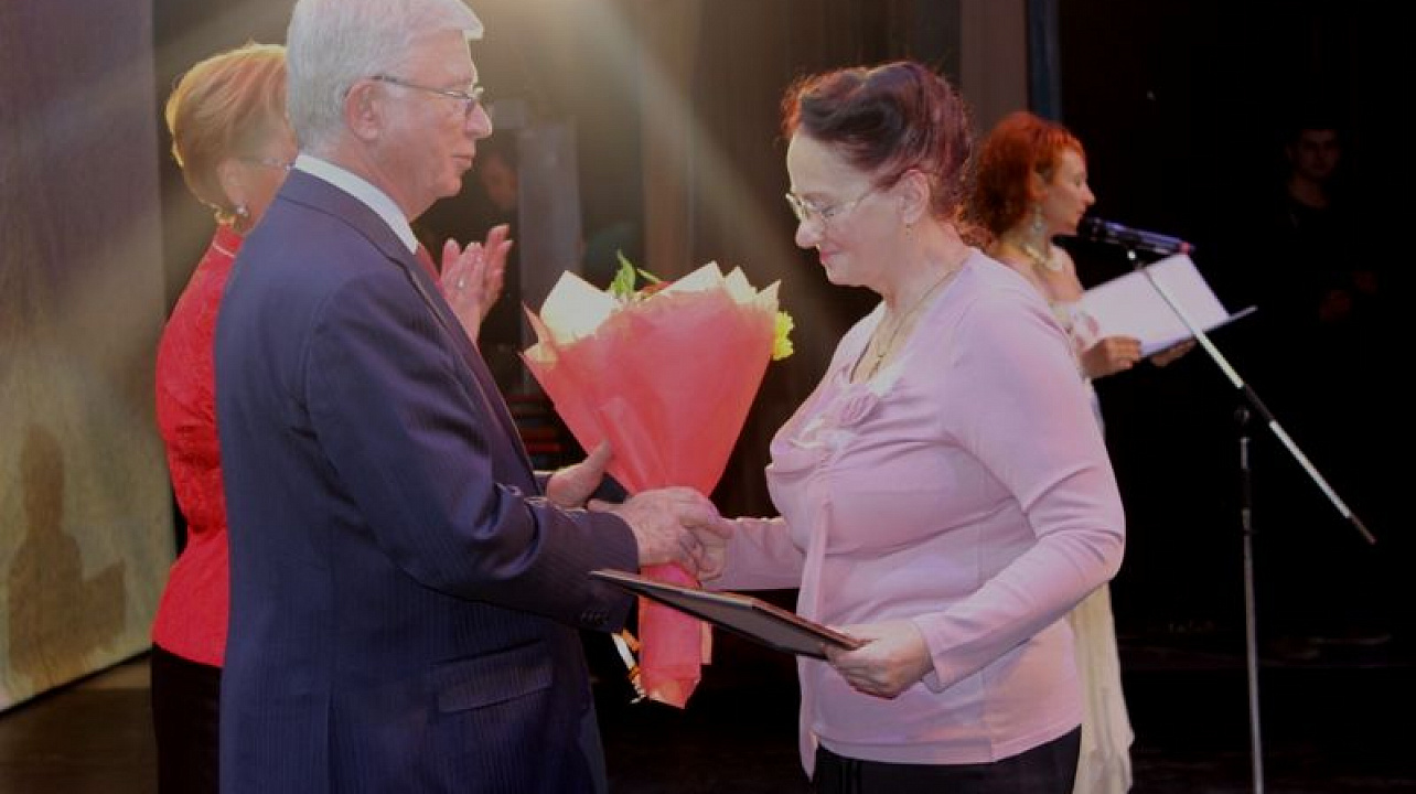 Владимир Евланов и Вера Галушко наградили лучших руководителей органов ТОС Центрального округа