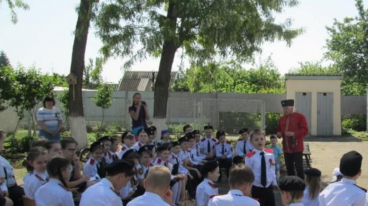 Казаки Хуторского казачьего общества «Имени атамана В.Величко» рассказали казачатам о Героях Великой Отечественной Войны