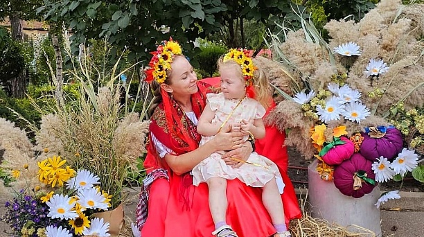 Детский сад № 128 провел благотворительную ярмарку в поддержку участников СВО и жителей Курской, Белгородской и Брянской областей 