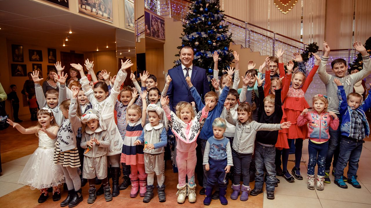 В театре кукол состоялось новогоднее представление для ребят Западного округа