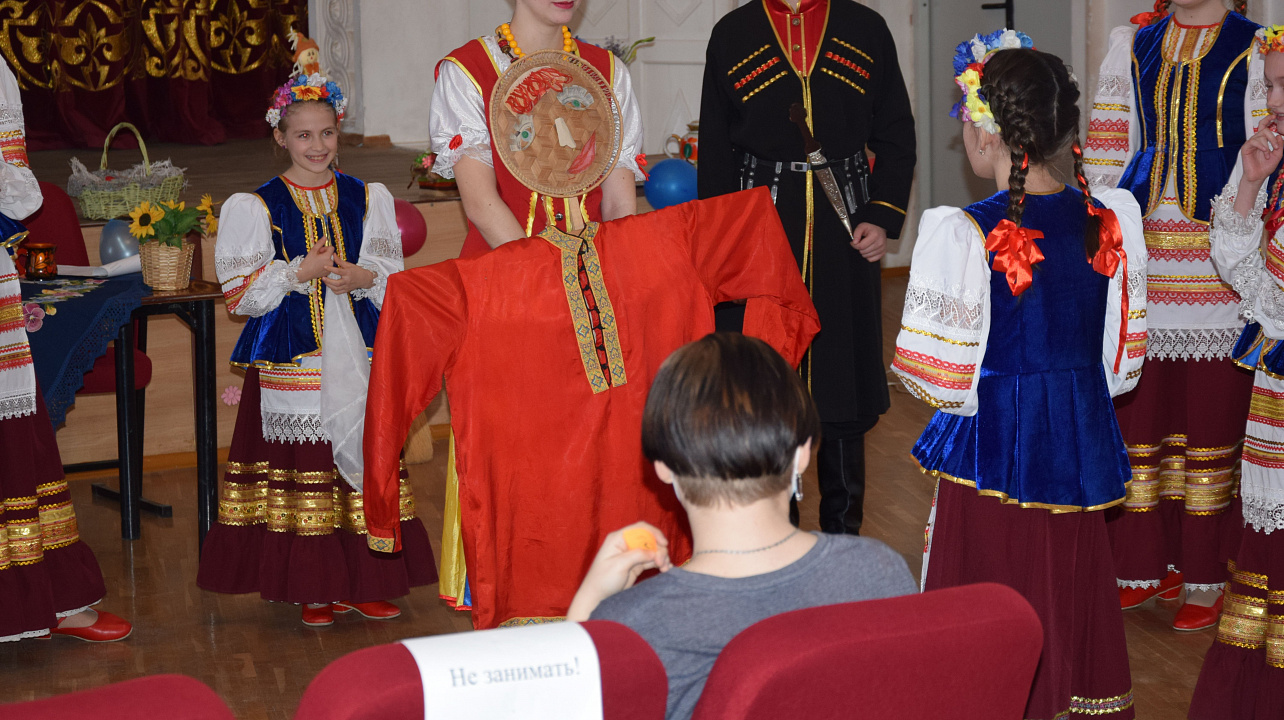 В Общественно-информационном центре города Краснодара отпраздновали Масленицу (2).JPG