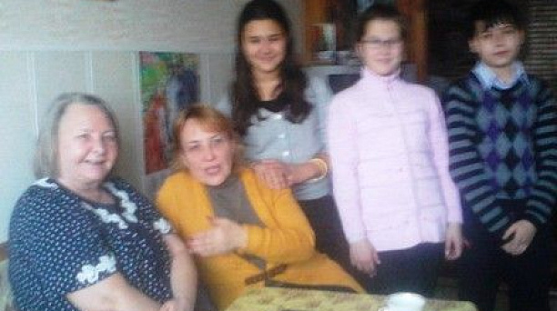 Тимуровские отряды школы № 66 навещают ветеранов Великой Отечественной войны