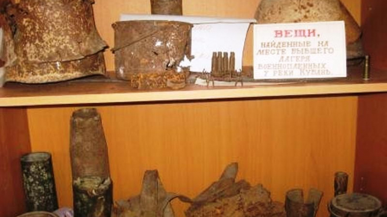 В школе № 22 проходит выставка школьной комнаты Боевой Славы