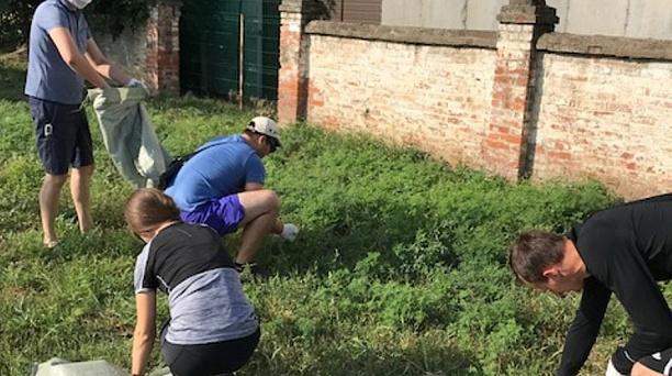 В Западном округе продолжаются санитарные субботники