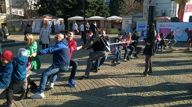 Члены молодежного Совета Западного округа приняли активное участие в масленичных гуляньях на Пушкинской площади