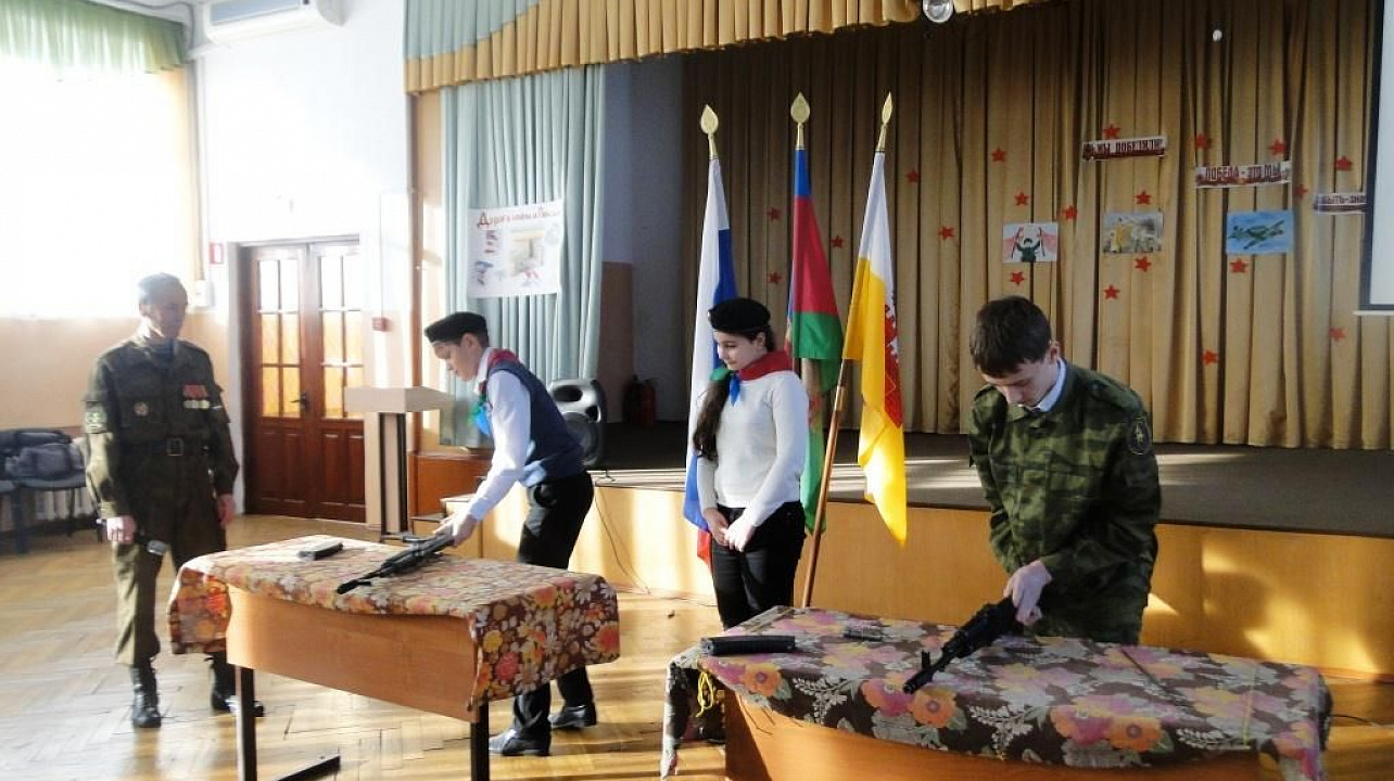 Учащиеся гимназии №18 соревновались в сборке автомата Калашникова