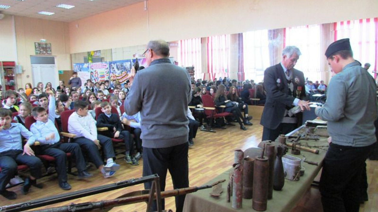 В Краснодаре поисковая группа «Обелиск» встретилась с учениками гимназии №88 (5).jpg