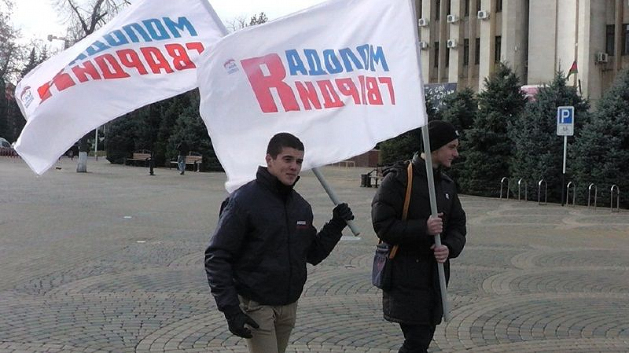 Акции молодой гвардии. Партия молодая гвардия Луганск 2014. Молодая гвардия Армавир. Молодая гвардия Белгород.