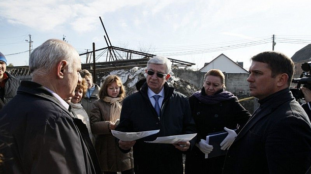 Владимир Евланов побывал на нескольких проблемных стройках в Пашковском жилом районе