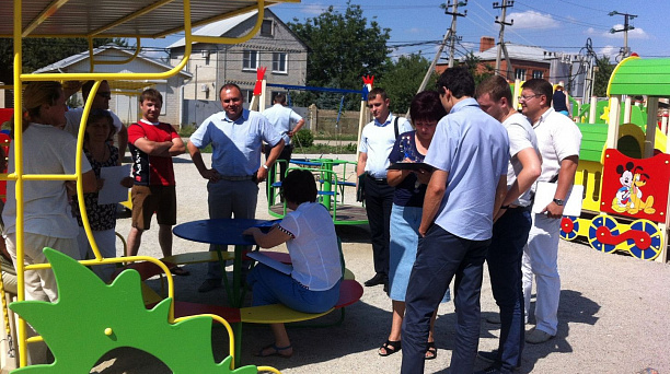 На улице Геодезической состоялась встреча активистов ТОС №481 с главой Калининского сельского округа