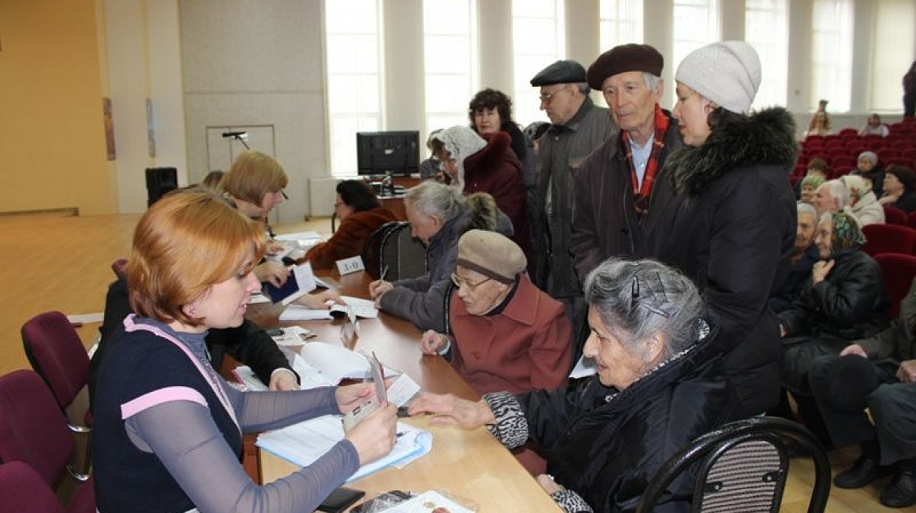 В администрации Центрального округа проходят торжественные вручения юбилейных медалей