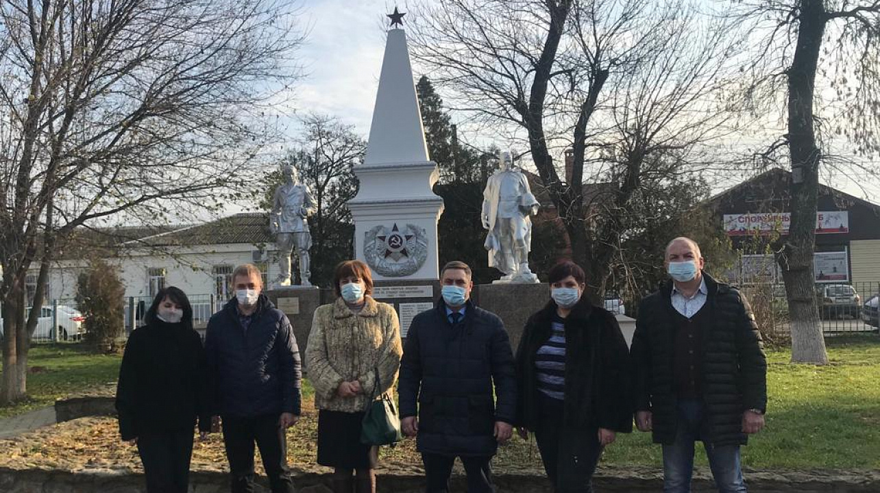 Сегодня в станице Елизаветинской состоялся митинг ко Дню Неизвестного Солдата