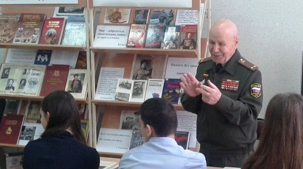 Старшеклассники гимназии № 18 встретились с ветераном Великой Отечественной войны