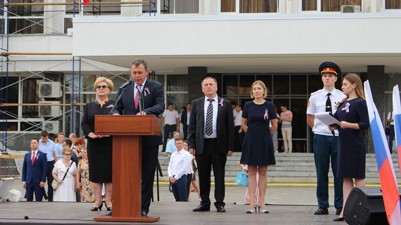 Общественность Центрального округа отметила День Государственного флага РФ