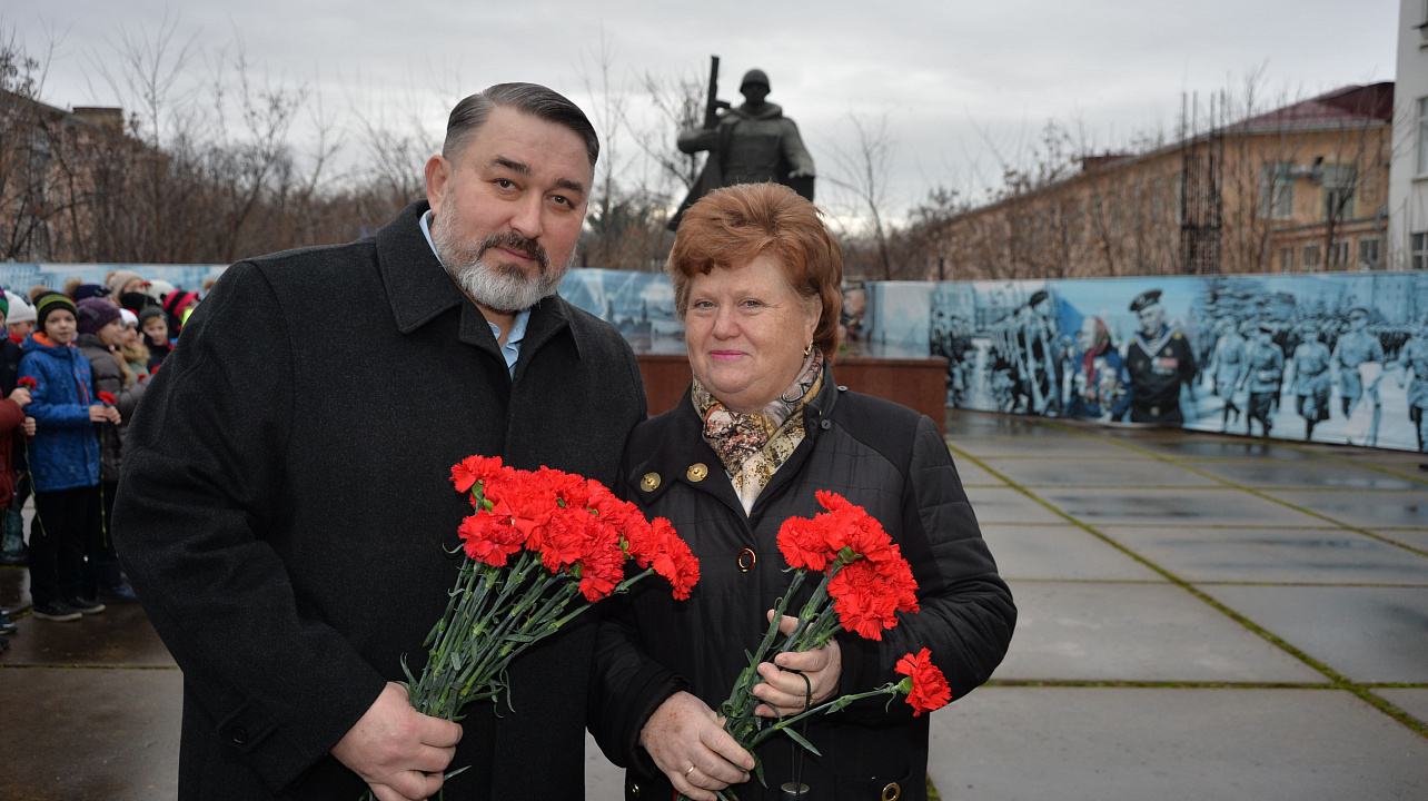В Западном округе прошло возложение цветов к памятнику студентам, преподавателям и сотрудникам Политехнического университета, погибшим на фронтах