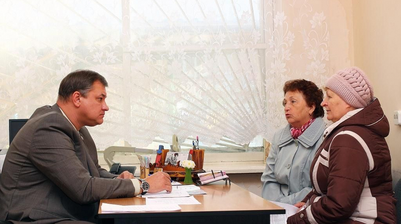 Виктор Тимофеев провел очередной прием граждан жителей 29-го избирательного округа