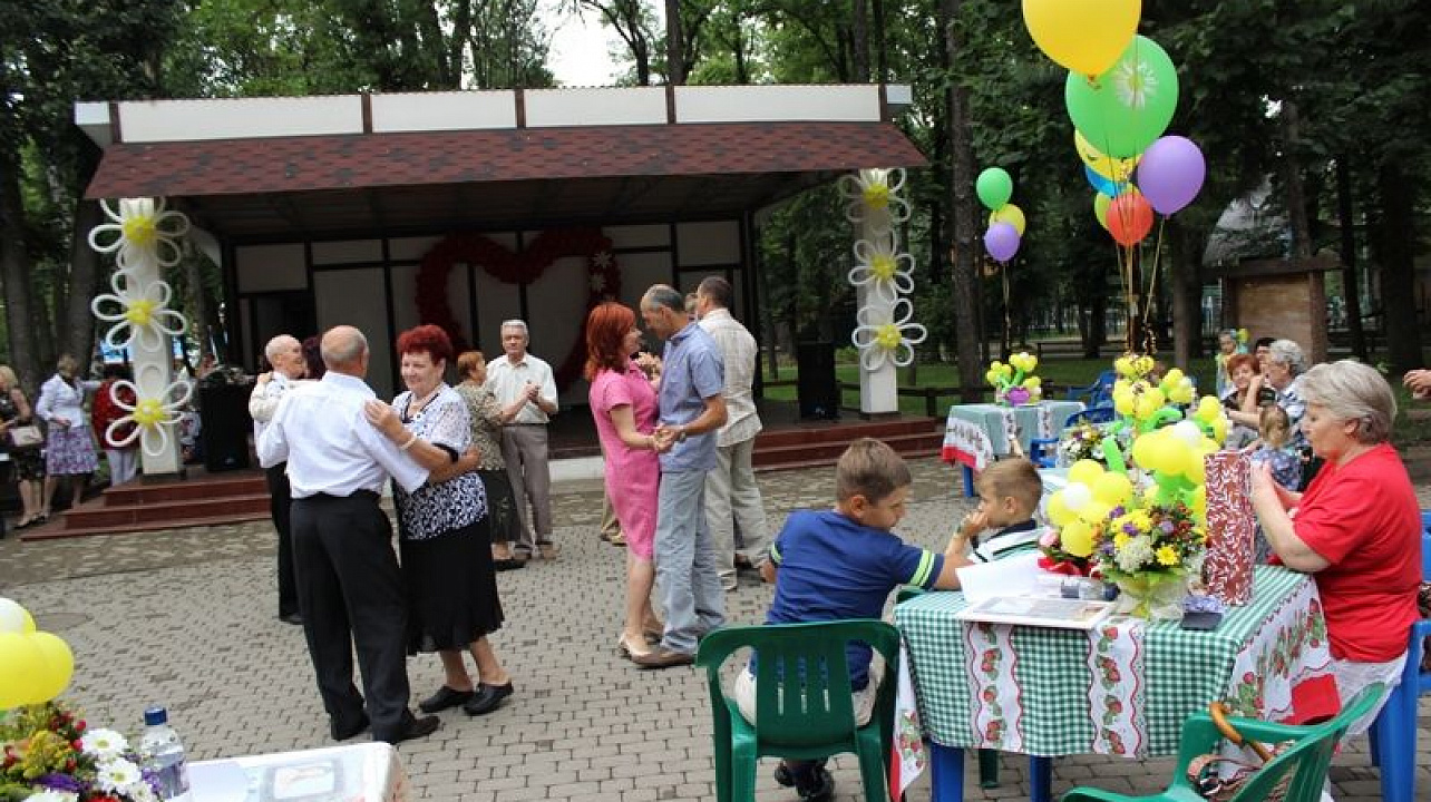 Центральный округ открыл череду праздников, посвященных Дню семьи, любви и верности