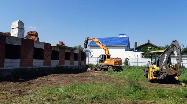 В Прикубанском округе Краснодара начали сносить многоквартирный «самострой»