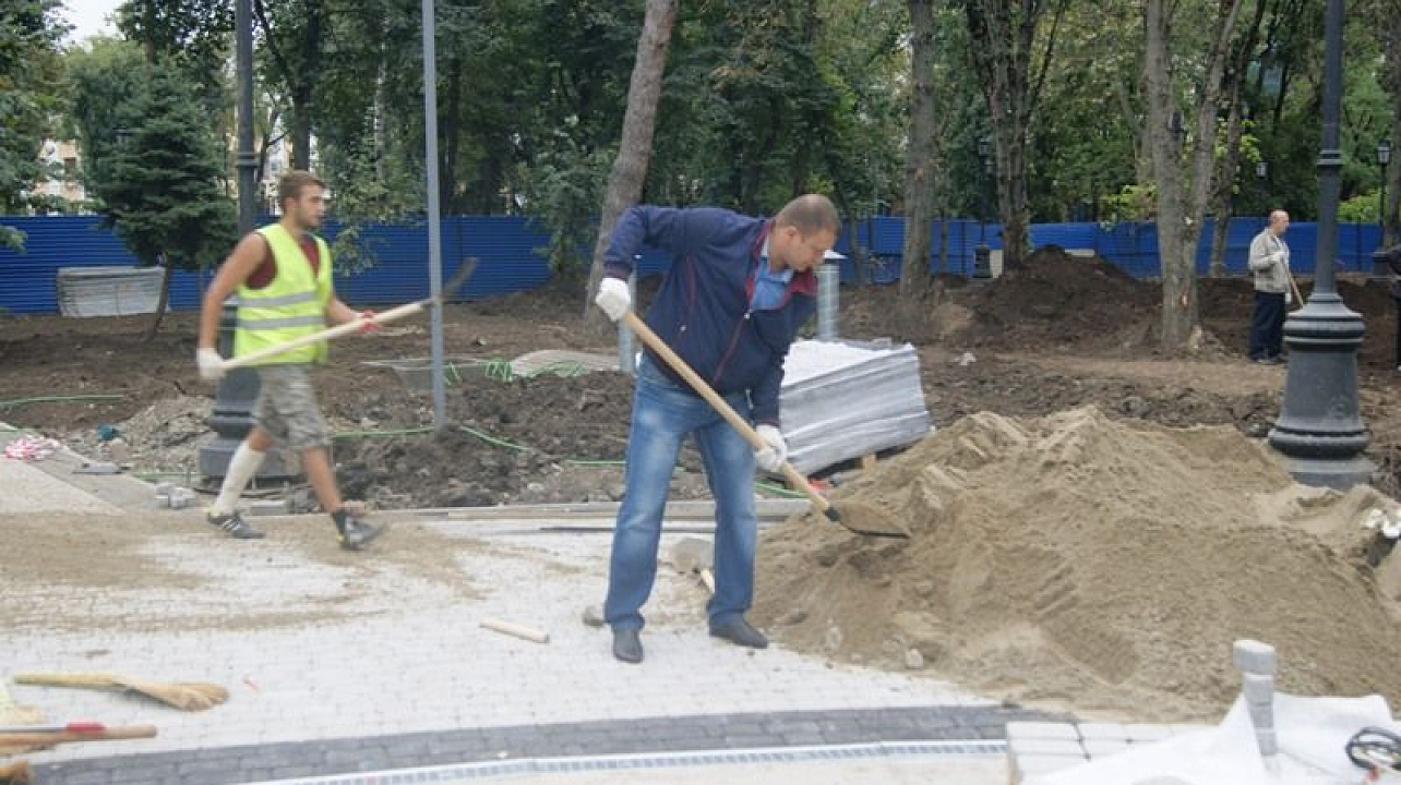 В Западном округе прошел общегородской субботник