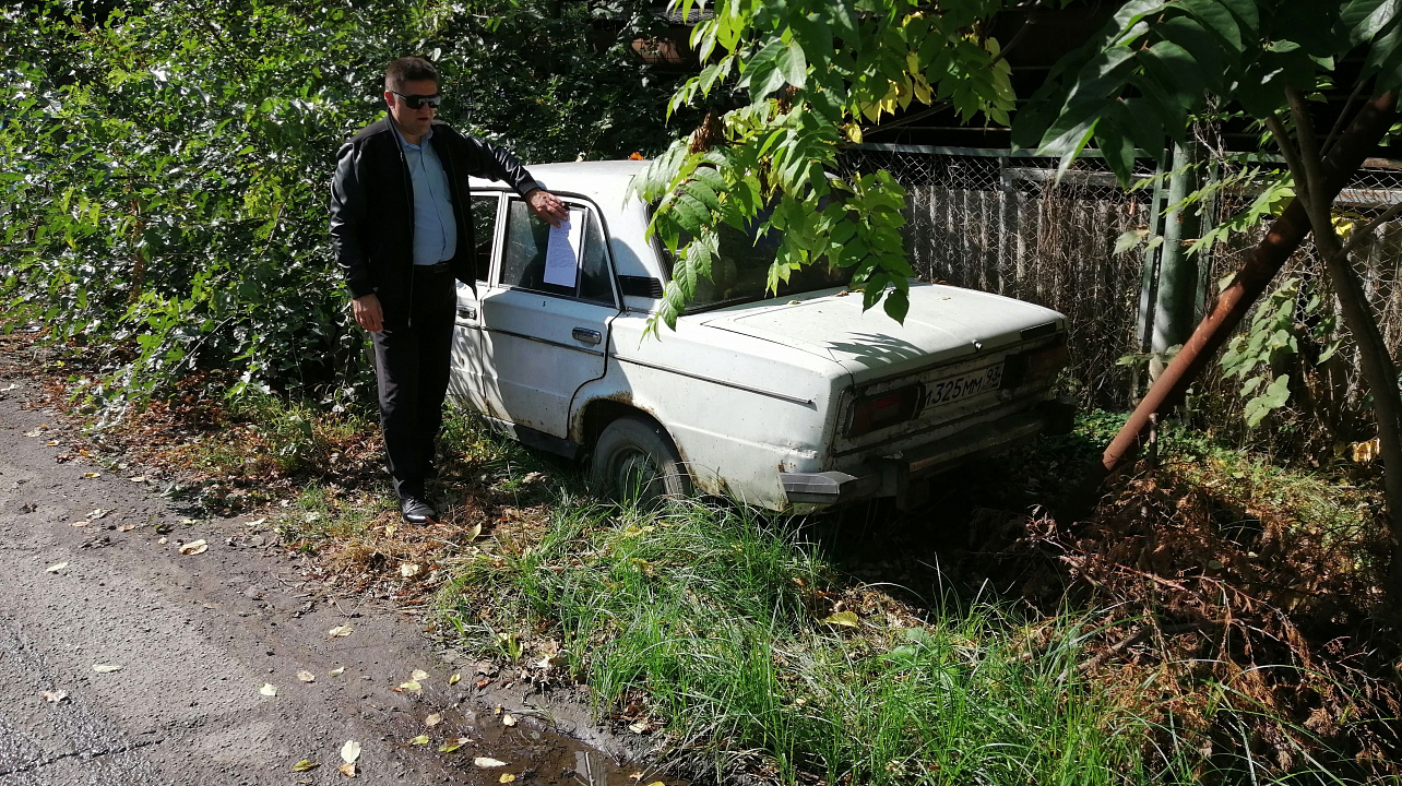 На территории Западного округа прошёл очередной мониторинг улиц с целью выявления и уборки транспортных средств, брошенных собственниками