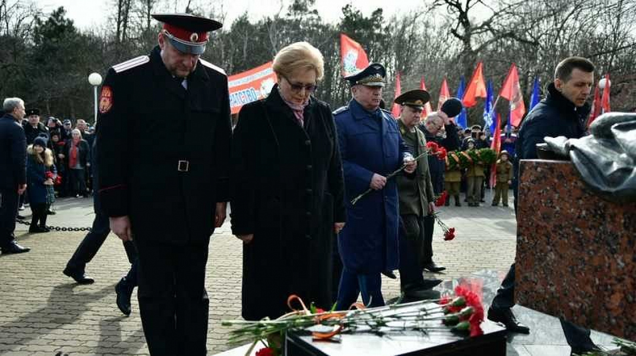 В Краснодаре состоялось торжественное мероприятия, посвященное Дню памяти о россиянах, исполнявших служебный долг за пределами отечества.jpg