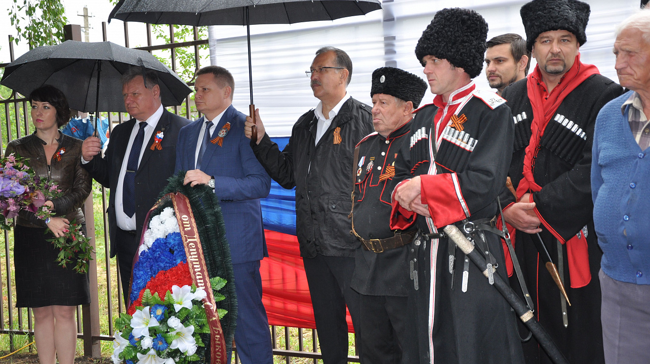 В поселке Колосистом мероприятие ко Дню Победы прошло у памятника «Погибшим танкистам»