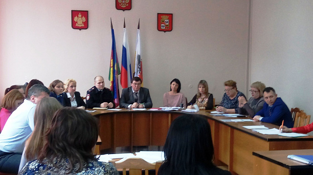 В администрации Западного округа прошло расширенное заседание комиссии по делам несовершеннолетних и защите их прав