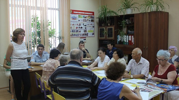 В Центральном округе обсудили вопросы страхования жилых помещений и брошенных автомобилей