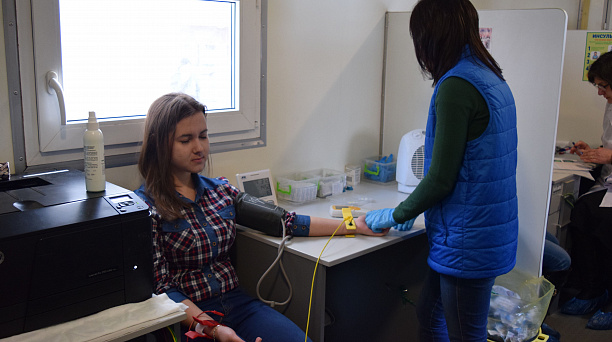 В Западном округе специалисты Мобильного центра здоровья провели бесплатное медицинское обследование