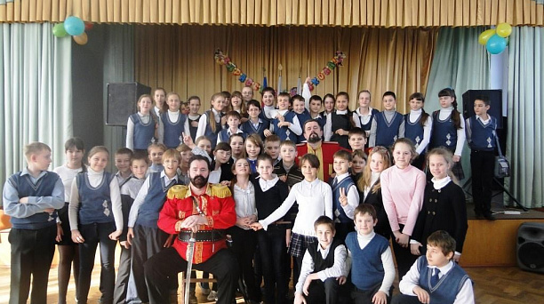 Знаменитые артисты выступили с концертами в гимназии №18