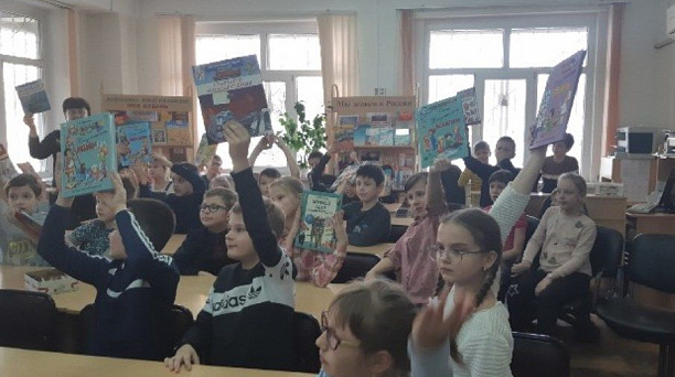 В Детской библиотеке им. К. И. Чуковского  прошел литературный вернисаж