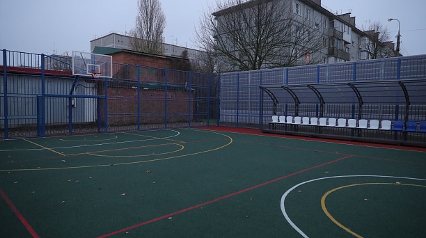 Евгений Наумов поручил установить видеонаблюдение на новой многофункциональной спортивной площадке в посёлке Белозёрном 