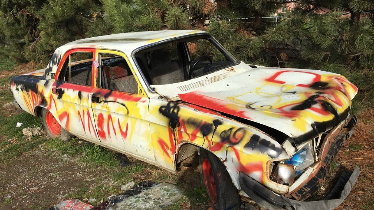 В Западном округе продолжается мониторинг улиц с целью выявления и уборки транспортных средств, брошенных собственниками