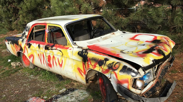 В Западном округе продолжается мониторинг улиц с целью выявления и уборки транспортных средств, брошенных собственниками