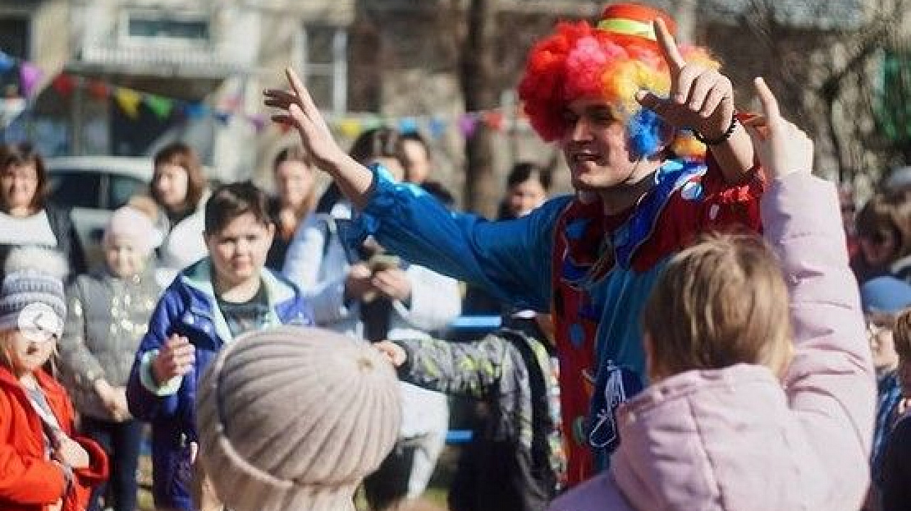 Жители Фестивального проводили зиму