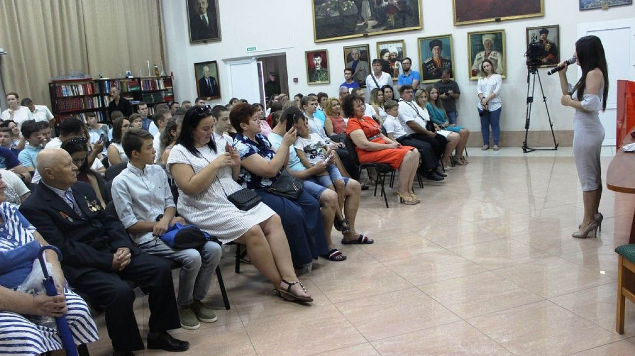 Юных гражданам Западного округа вручили первые паспорта