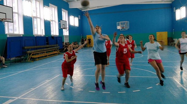 Выпускники школы № 30 приняли участие в баскетбольном турнире
