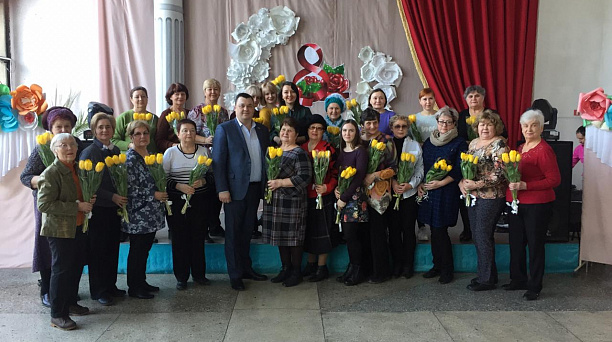 Актив общественности одномандатного избирательного округа №26 поздравили с наступающим 8 марта