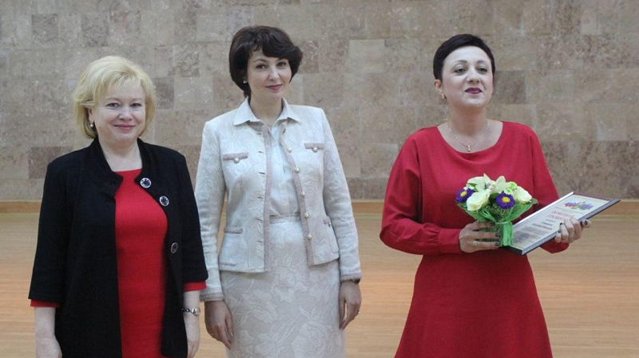 В администрации Центрального округа поздравили учителей с профессиональным праздником