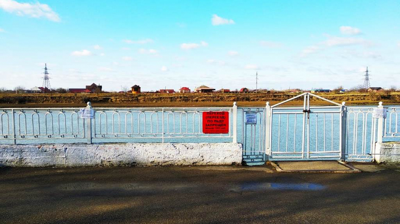 На территории вблизи открытых водоемов в Западном округе установлены запрещающие знаки