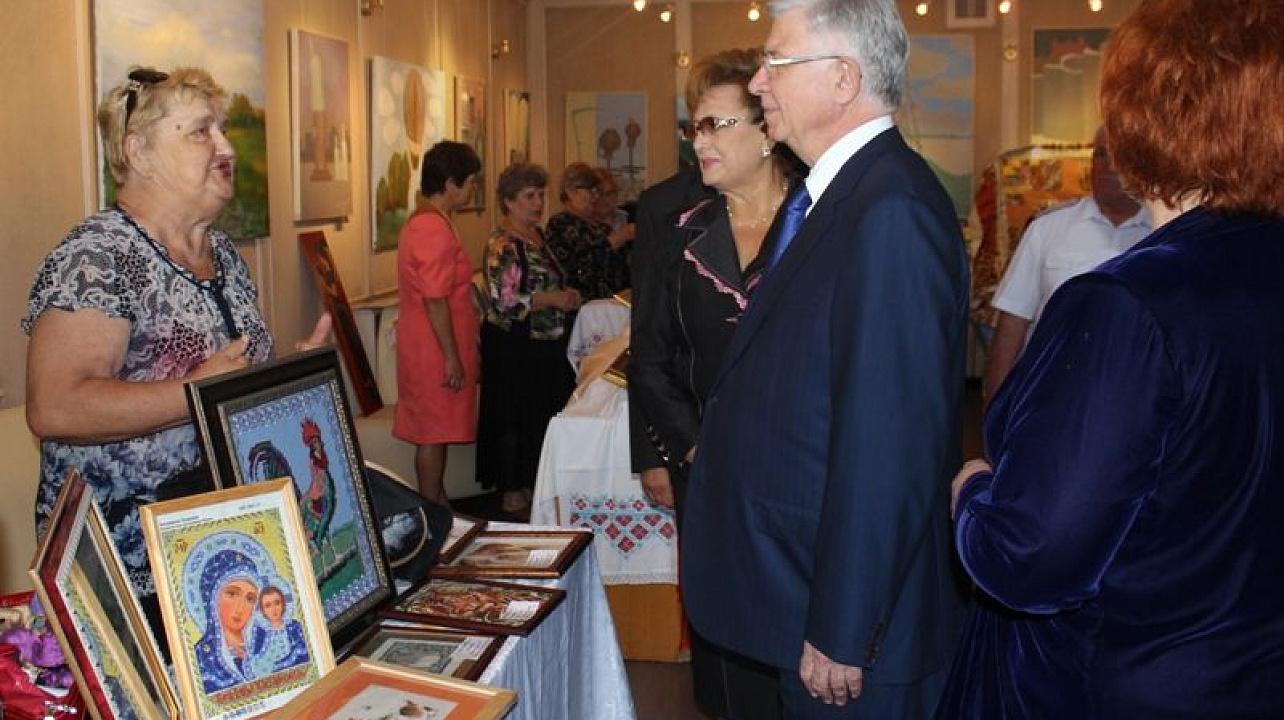 Глава города Краснодара Владимир Евланов поздравил общественников Центрального округа с Днем пожилого человека