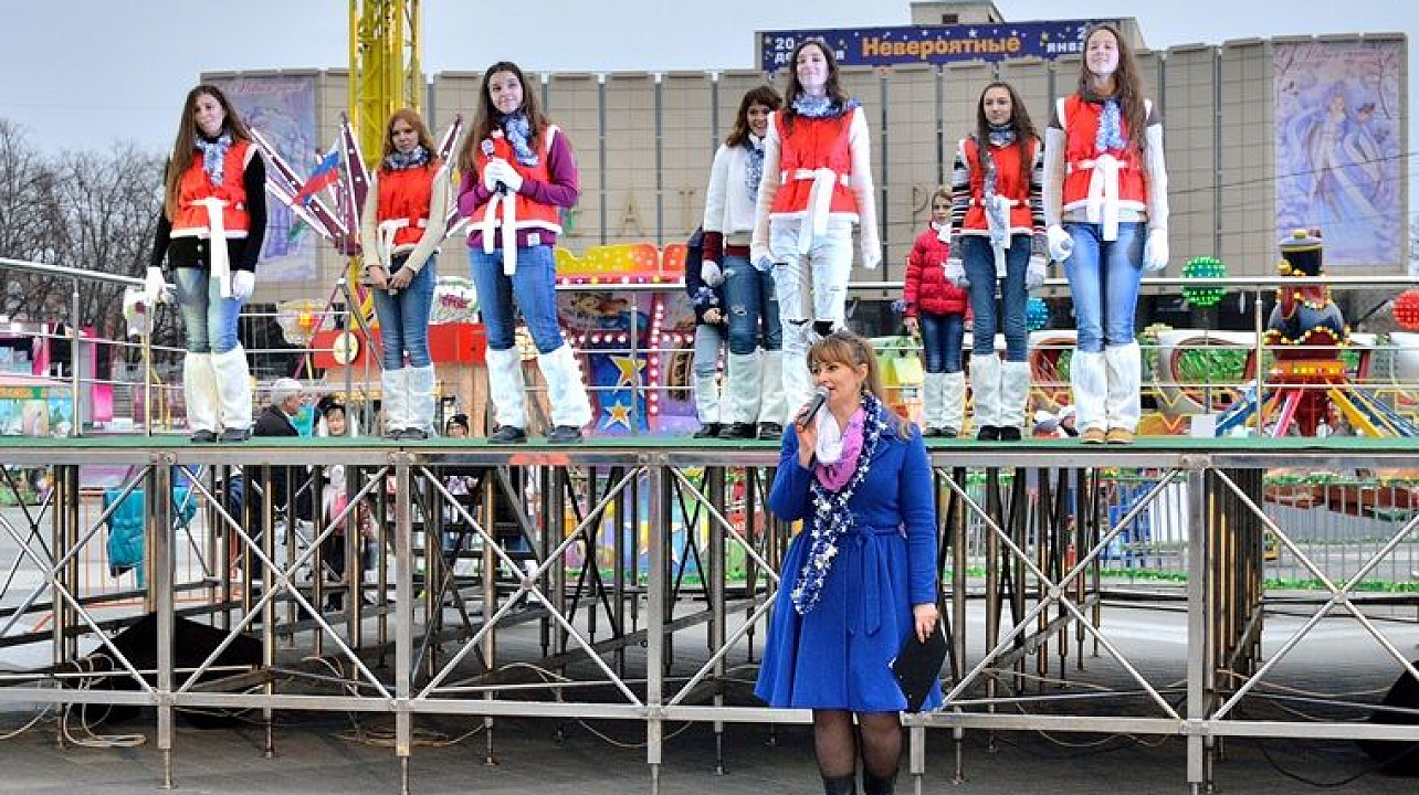 100 юных прикубанцев из Центра детского творчества сделали новогодний подарок горожанам