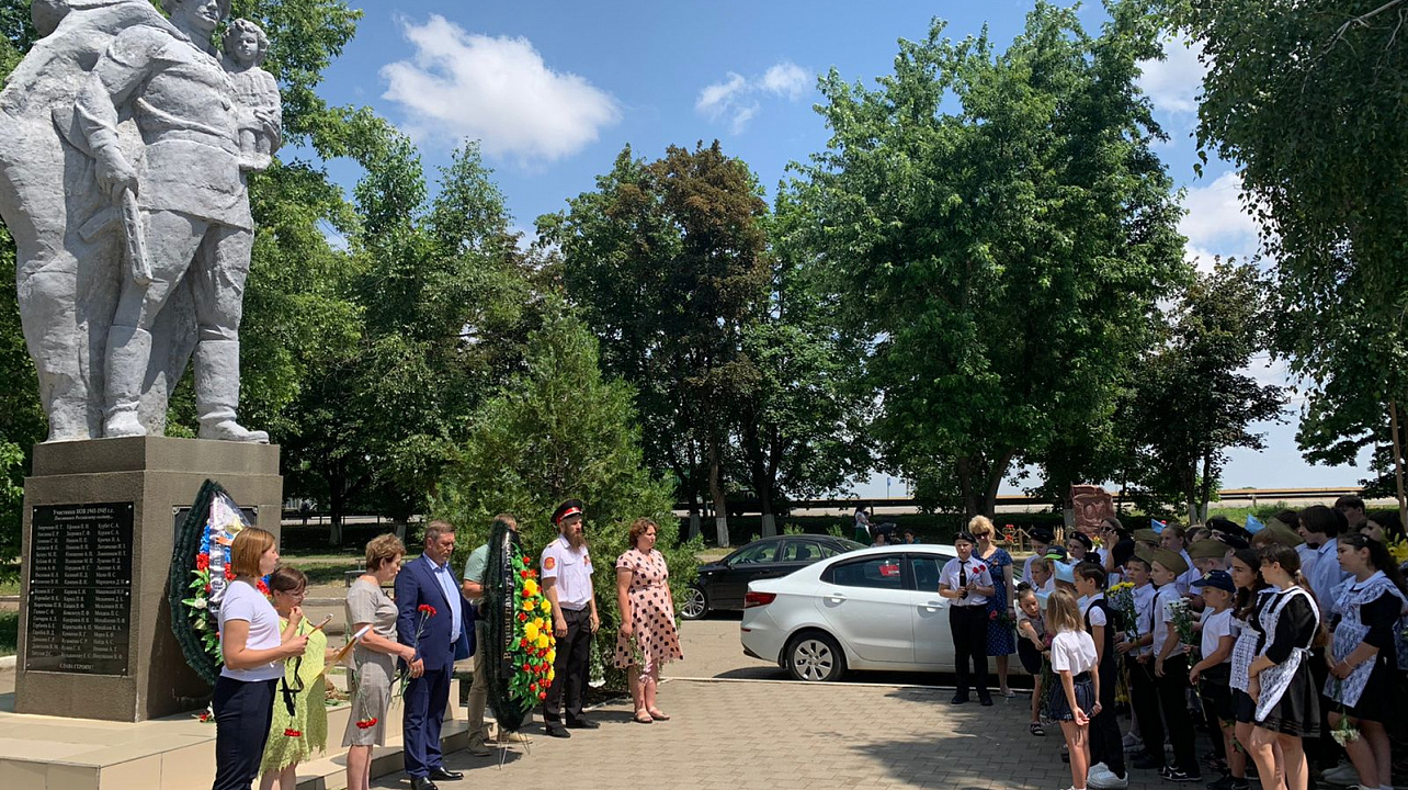 Сегодня на всей территории Прикубанского округа прошли памятно-мемориальные мероприятия, приуроченные ко Дню памяти и скорби. 