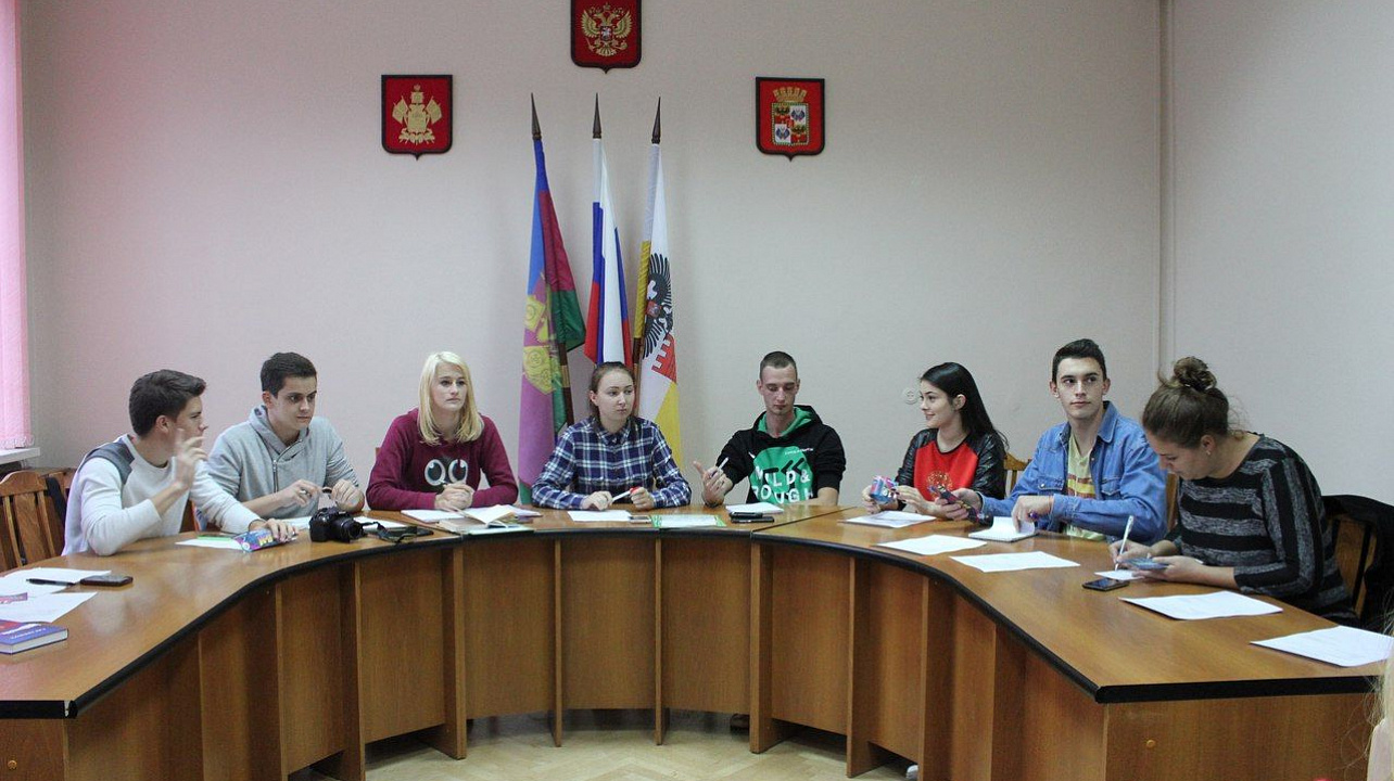 В Западном округе молодёжный Совет организовал и провёл круглый стол