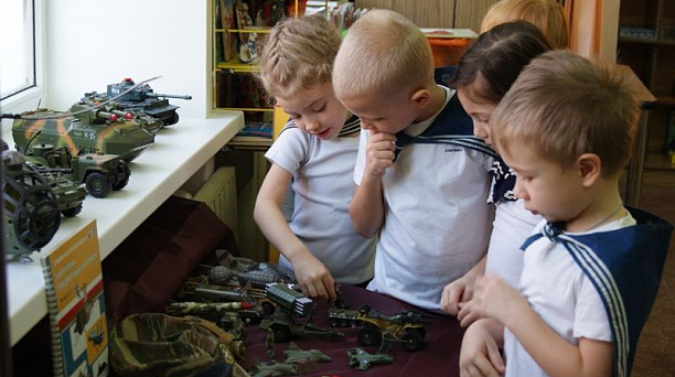 В детском саду Центрального округа открылась выставка «Российская Армия»