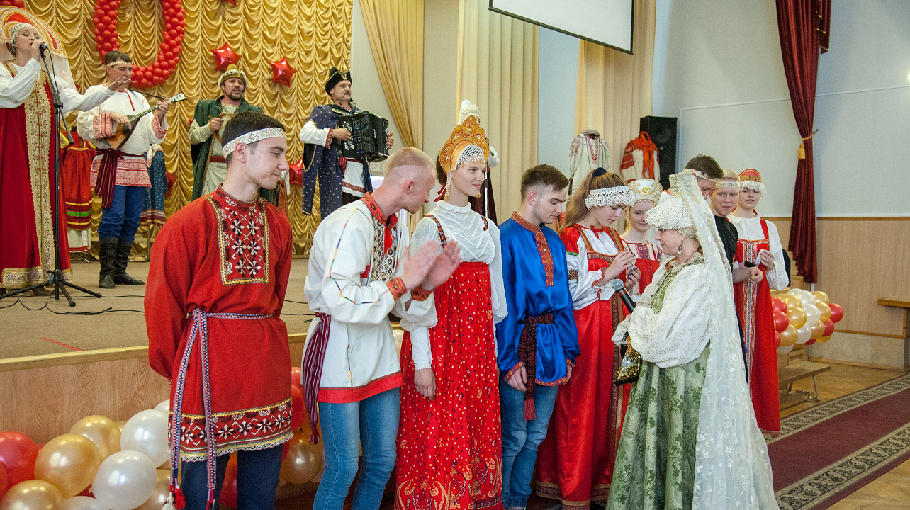 Русскую фольклорную программу «От России до России» показали в образовательных учреждениях Краснодара (6).jpg